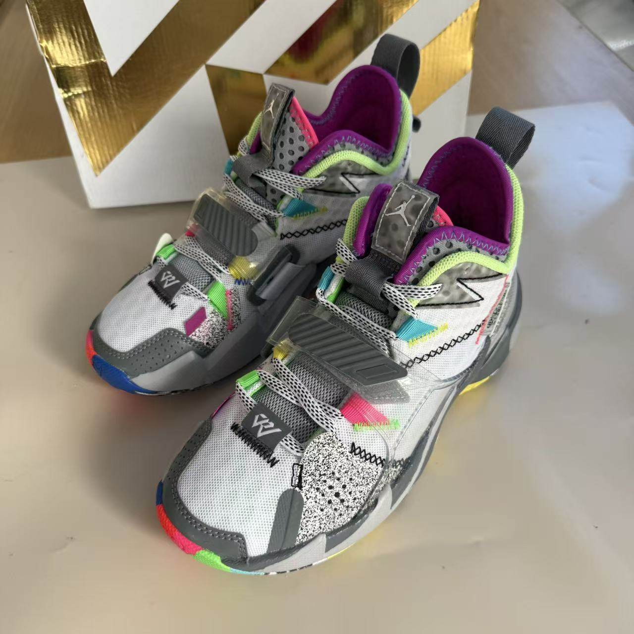 JORDAN Why Not Zer0.3 灰色威少男女实战耐磨篮球鞋 CD5804-100
