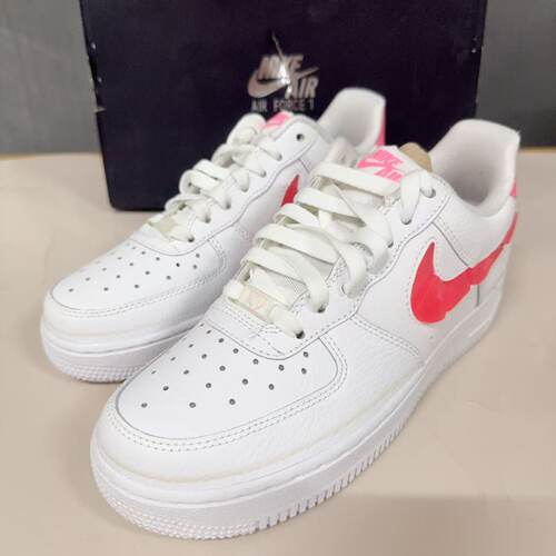 Nike Air Force 1 SE