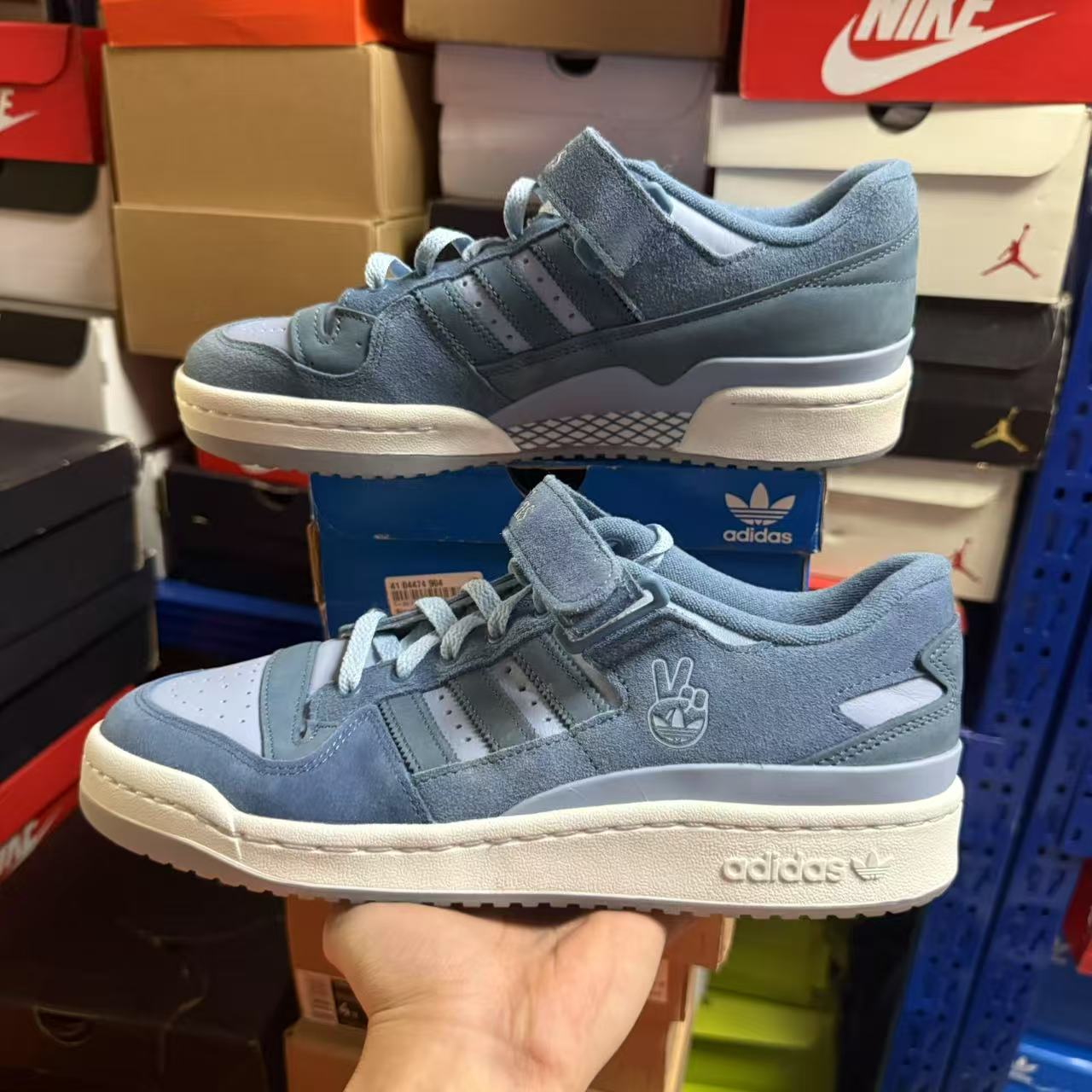 Adidas/阿迪达斯男女同款魔术贴减震耐磨防滑低帮板鞋 GY2069