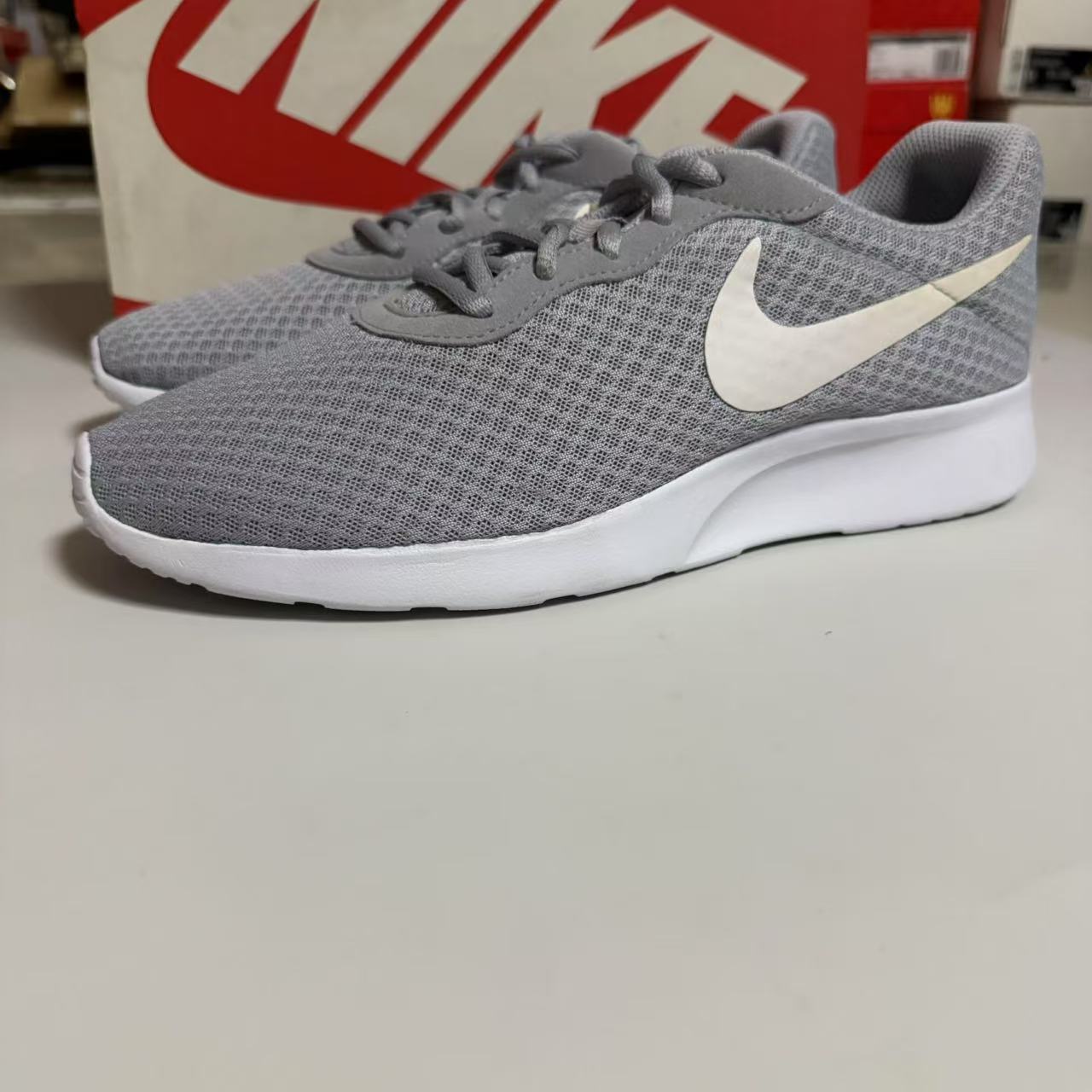 NIKE耐克TanJun男女运动网面舒适透气耐磨轻便跑步鞋 812654-010