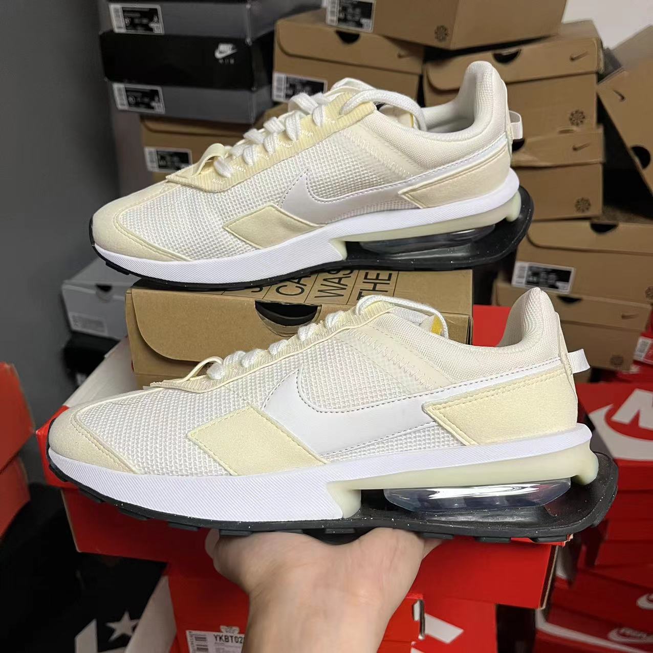 NIKE AIR MAX PRE-DAY 男子新款气垫休闲运动跑鞋 DM0008-101