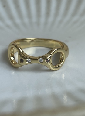 乖乖就范。S925纯银镀金八字形马蹄环扣戒指锆石小众设计简约高级