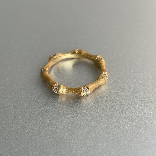 丝丝入扣。S925纯银镀金意大利拉丝工艺竹节细戒指闪亮锆石精致