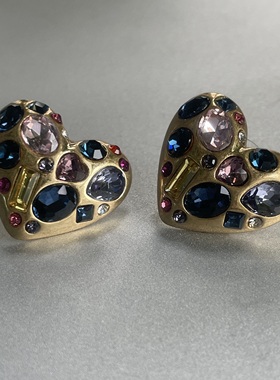 万千喜爱。复古金色爱心造型多彩锆石耳钉925银针心动信物时髦