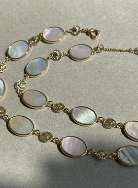 双重优雅。天然彩光母贝椭圆金色花朵搭配项链高级感时髦优雅气质
