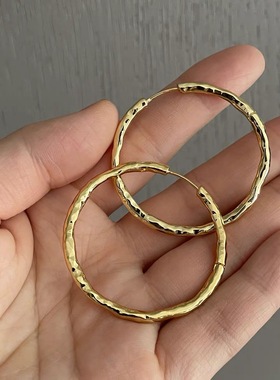 极简为王。金色圆环耳圈麻花锤纹肌理感小众个性高级夸张素圈欧美