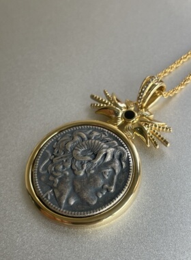 英气袭人。古希腊浮雕头像士兵正反面做旧硬币吊坠金色长项链毛衣
