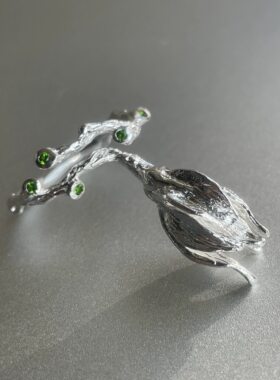 恣意生长。通体S925纯银玉兰花绿色透辉石手作戒指环开口时髦个性