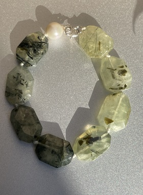 微甜葡萄。天然珍珠绿色发晶不规则串珠手链925银挂钩清新时髦