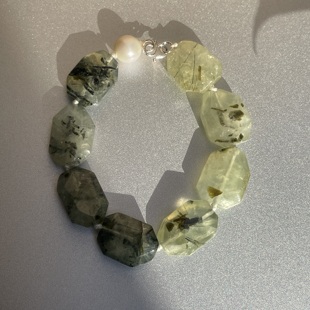 微甜葡萄。天然珍珠绿色发晶不规则串珠手链925银挂钩清新时髦