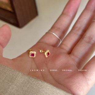 纯银 vintage红宝石立体雕刻方托面复古养耳洞轻奢新年红方糖小众