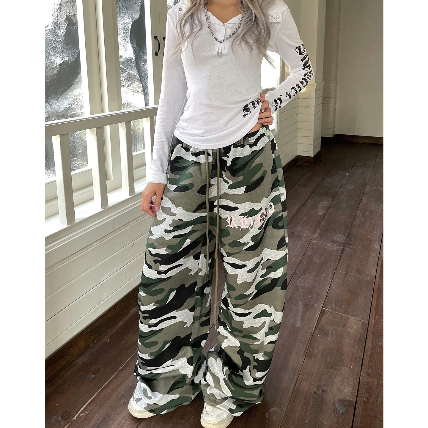 美式迷彩哥特风字母印花抽绳卫裤