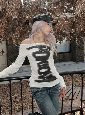 YAMMYUKI美式辣妹正反两穿字母印花长袖T恤女一字肩修身显瘦上衣