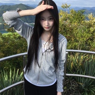 韩国东大门代购灰色连帽拉链卫衣女 纽扣设计感短款修身外套