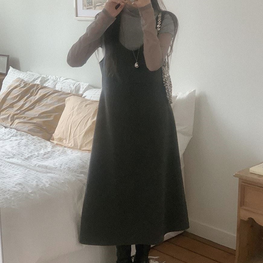 包邮 首尔印象韩代 25fw 极简风纯色显瘦过膝背带无袖连衣裙秋冬