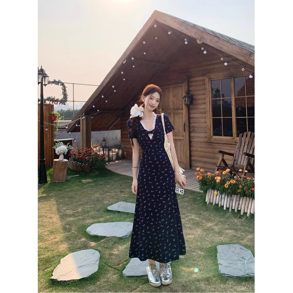 纯欲风扭结镂空短袖连衣裙女夏季法式碎花裙收腰A字裙藏蓝色长裙