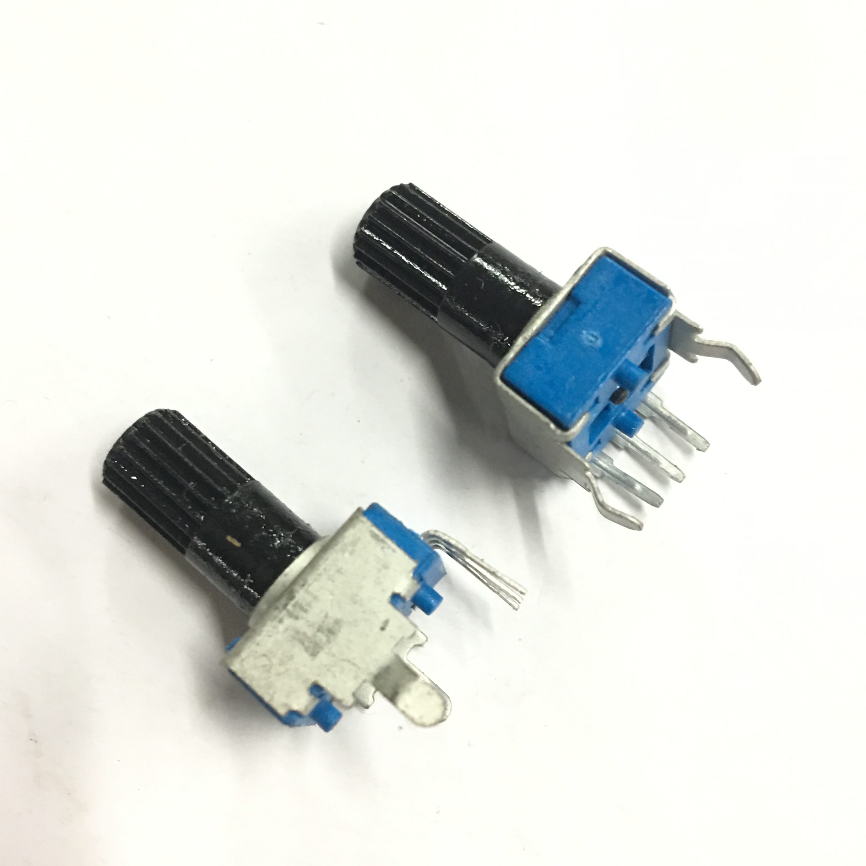 底部到柄的顶端全长20MM（亲，还在为很多元器件采购困难而烦恼嘛 我们就是专业配套商家 亲们可以联系我们客服发BOM表格 我们会为亲尽快报价 已方便亲采购 以免耽误生产 滨耀电子商行）