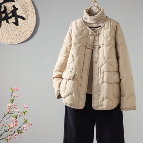复古锦纶圆领轻薄羽绒服短外套女