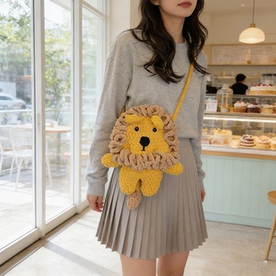 可爱卡通小狮子针织毛线斜挎包女 手工编织超萌少女风装手机的包