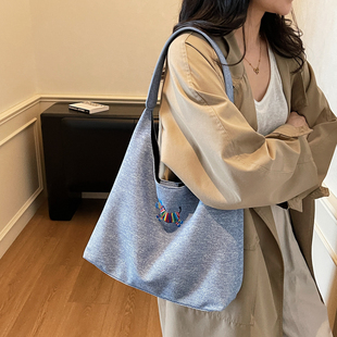 帆布包女2025秋冬新款时尚腋下单肩包刺绣托特包轻便购物通勤包