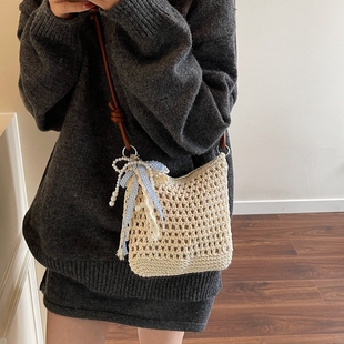 手工编织包包女夏2026新款休闲通勤手机包海边斜挎镂空沙滩小包包