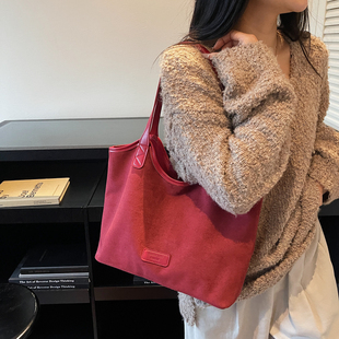 结婚用的新娘红色包包2026新款高级感女士托特包磨砂质感通勤包大