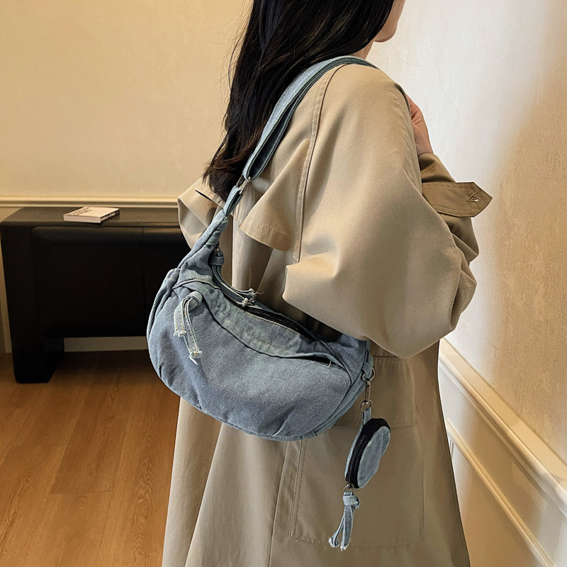 韩版牛仔斜挎包女2025新款