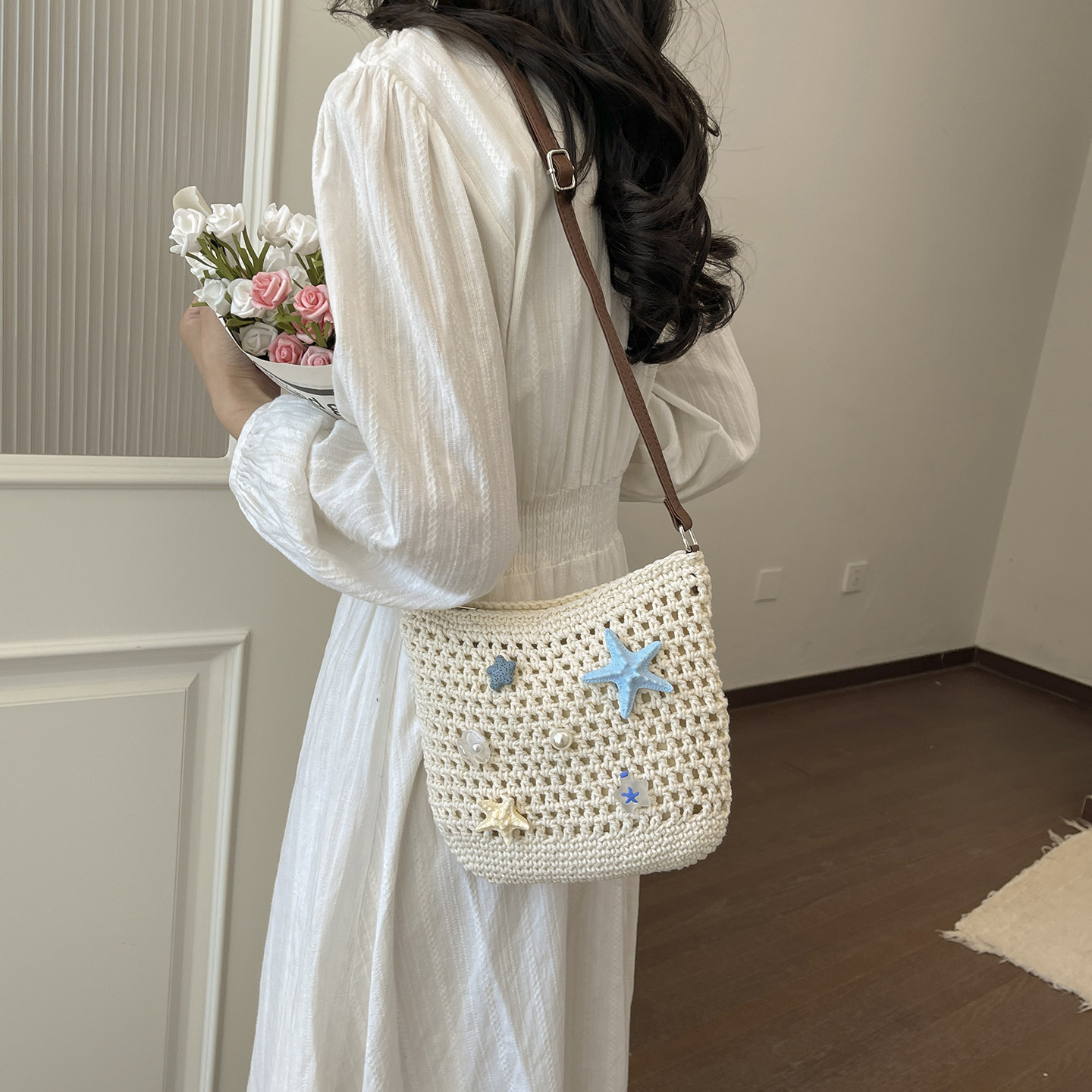 手工镂空针织斜挎手机包女小众图片