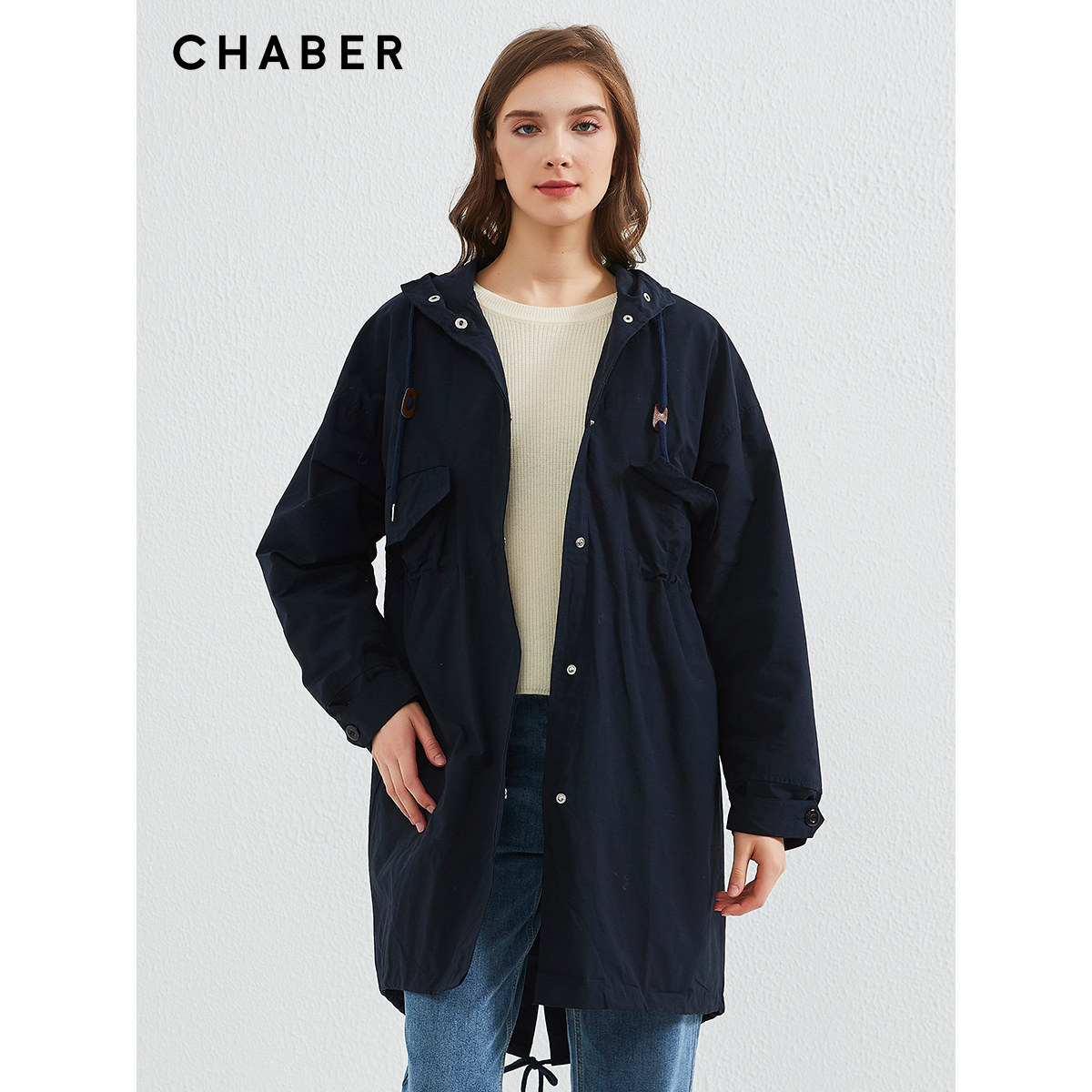 chaber巧帛秋季新品抽绳收腰宽松外套时尚休闲连帽中长款女士风衣