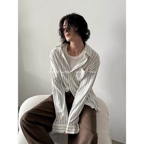 慵懒不失优雅中性细条纹长袖衬衫