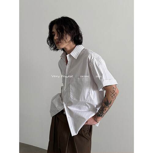 兼具时尚与通勤撞色条纹短袖衬衫