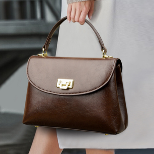 复古红色水桶包女2025春夏新款小众新娘婚包手提通勤斜挎新年礼物