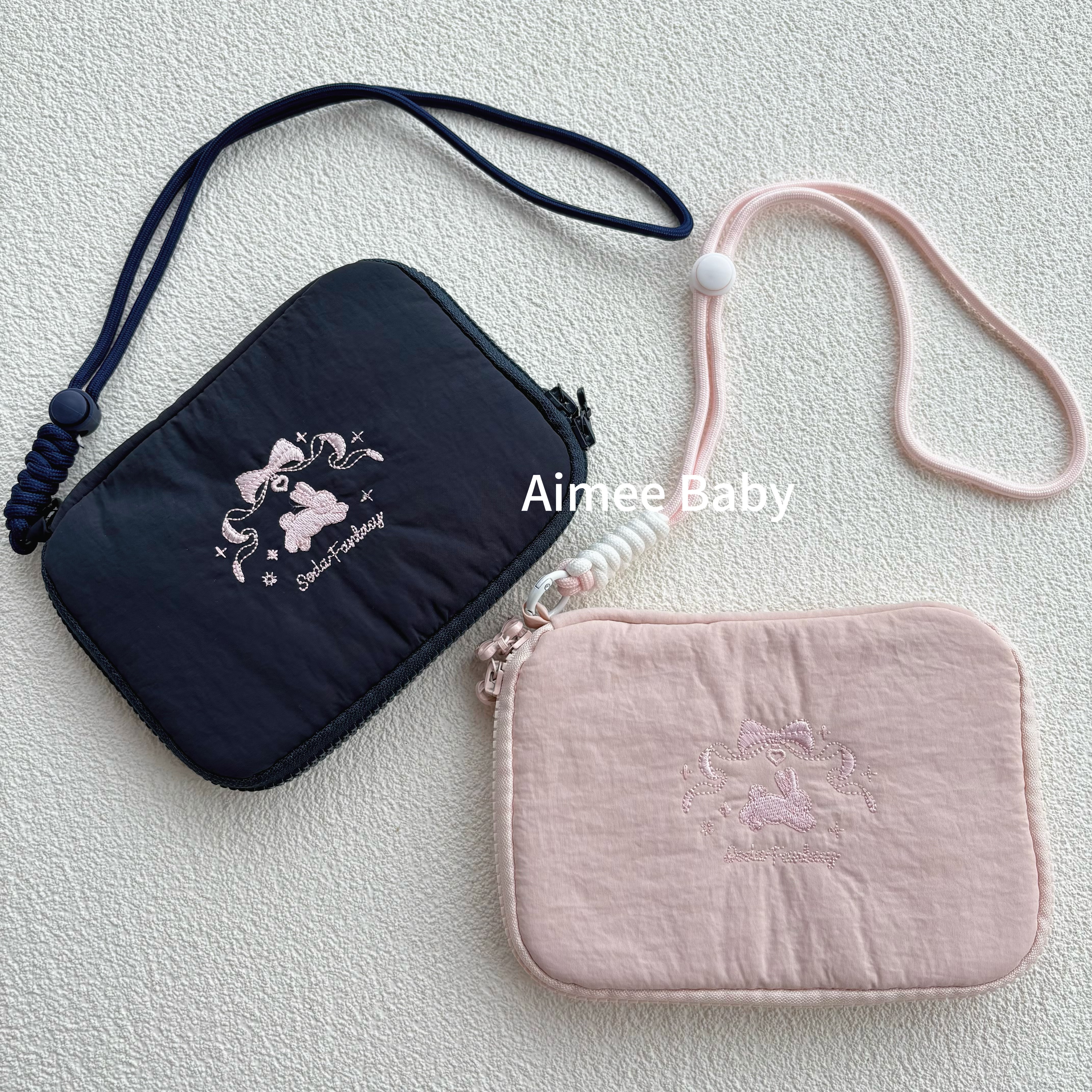 Aimee Baby小兔子刺绣手拿包挂包护照包蝴蝶结外出便携包证件包