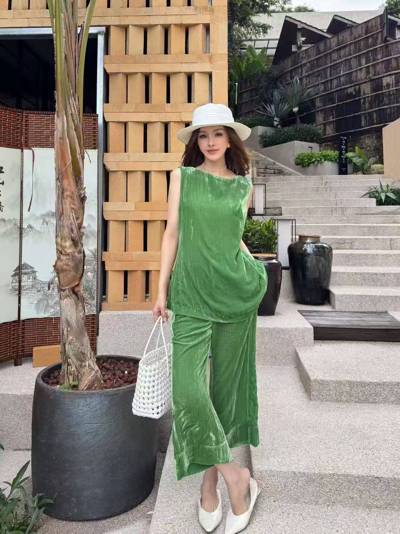 2026夏季气质无袖真丝丝绒上衣女