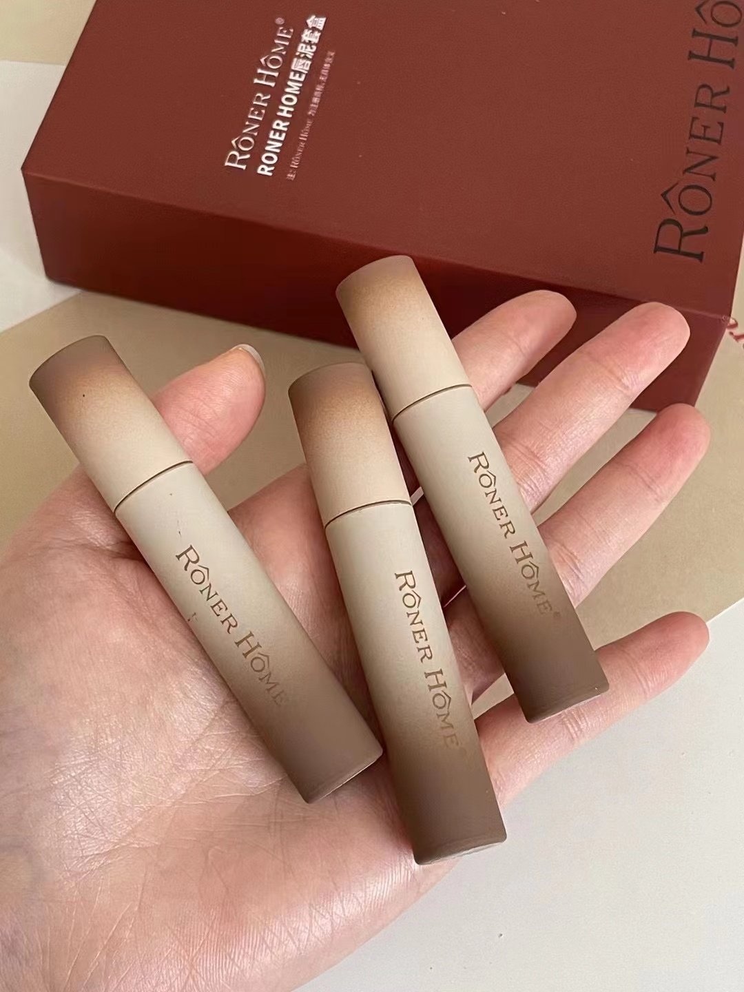 RONERHOME唇泥口红彩妆礼盒女三支套装冬小众平价镕儿家不沾杯