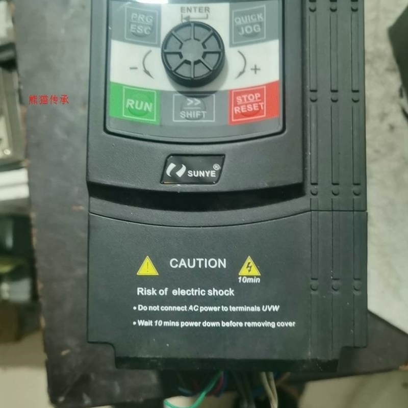 售前询价日业变频器拆机CM530H4T2R2GB/4R0PB实物图