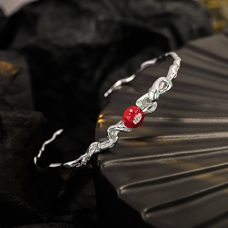 蛇年小众设计师款破损红苹果手镯