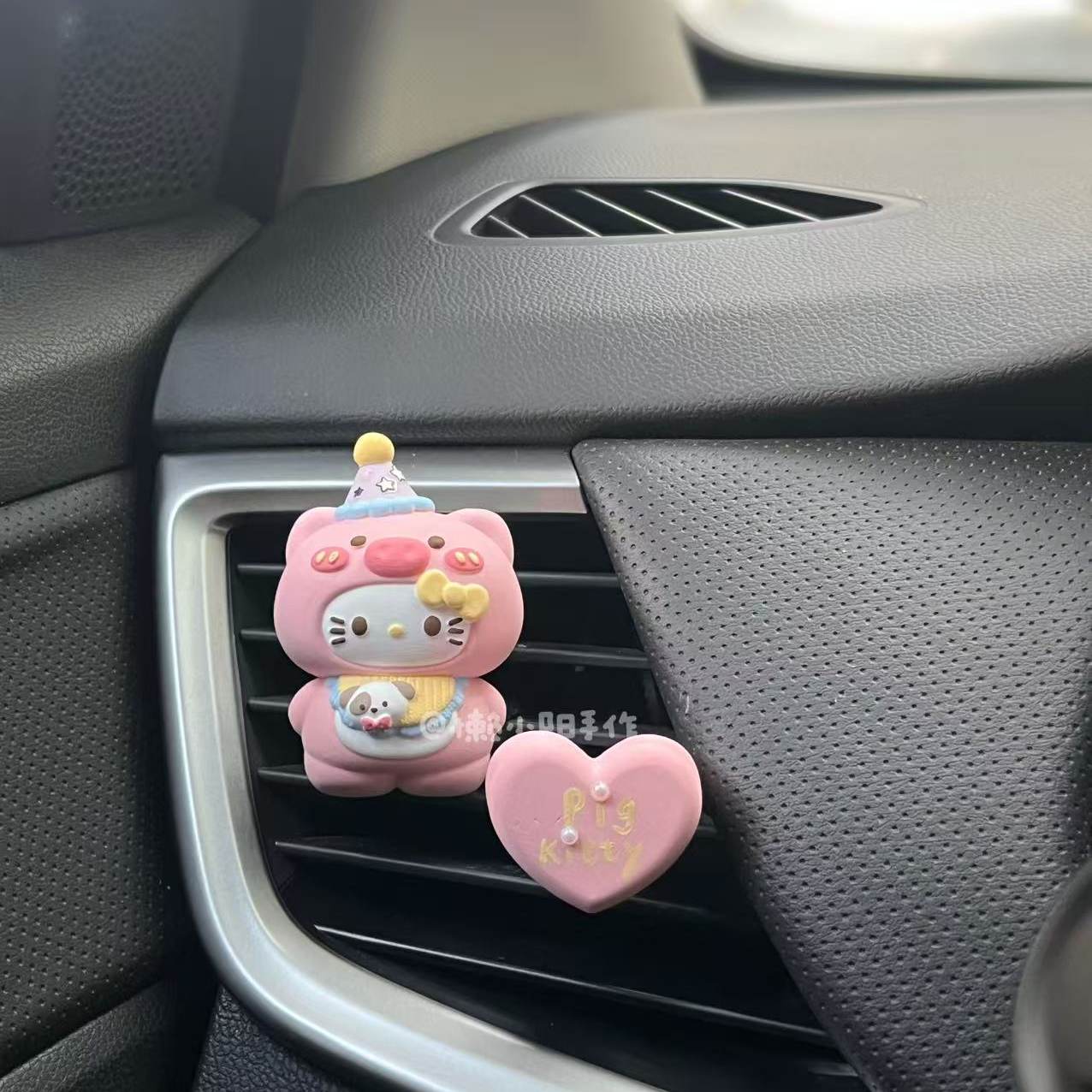 可爱卡通苹果Kitty猫车载香薰汽车出风口装饰夹扩香石车内摆件女