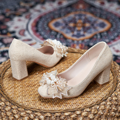 粗跟婚礼高跟鞋爆闪婚宴鞋水晶花朵香槟色单鞋女大码婚鞋脚胖加宽