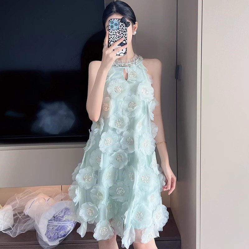 法式轻奢小众设计夏季新款洋气水钻立体花朵礼服裙显白露肩连衣裙