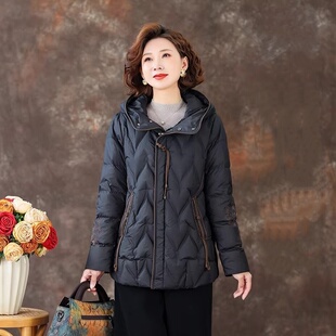 新中式国风女装2025新款鹅绒服中年妈妈五十多岁连帽黑色羽绒服