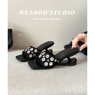 黑色复古贝壳纽扣悬浮高跟凉鞋女2026夏季新款高级感坡跟一字拖鞋