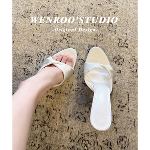 优雅绝美缎面露趾高跟鞋女外穿2026夏季新款白色配裙子细跟凉拖鞋