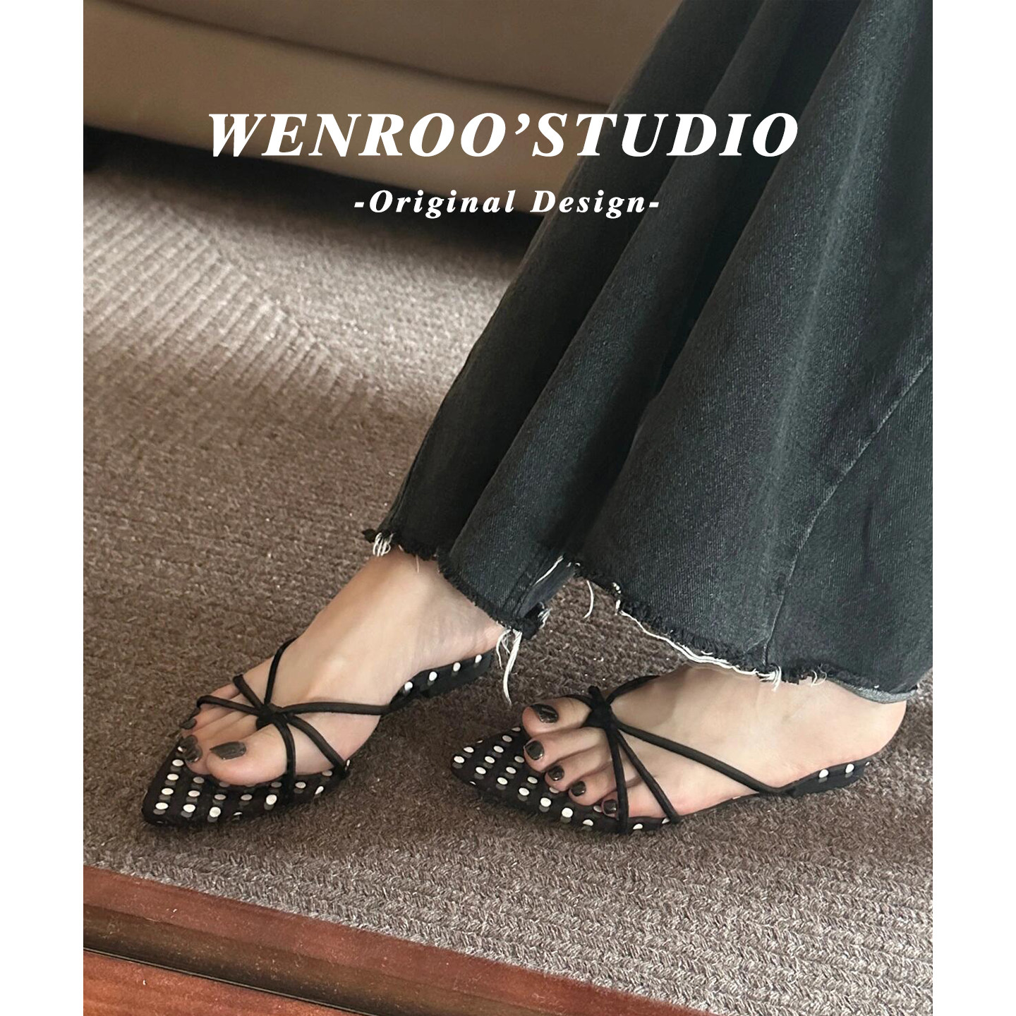 性感风时装细带尖头露趾凉鞋女2026夏季新款黑色波点平底沙滩拖鞋