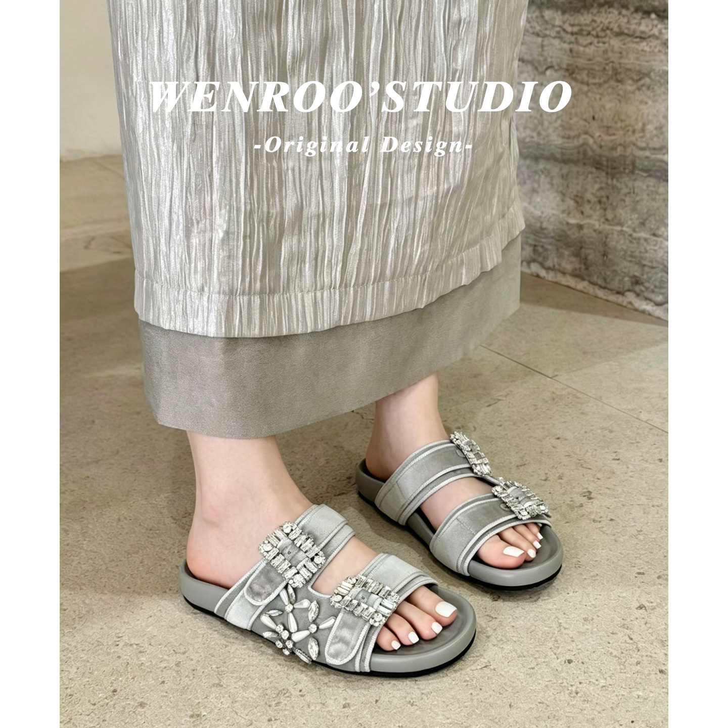绝美水钻一字扣带厚底凉拖鞋女外穿2026夏季新款度假风露趾勃肯鞋