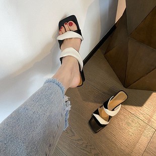 女夏露趾外穿凉拖鞋 小众2026夏季 网红半拖鞋 方头粗跟拼色凉鞋 新款