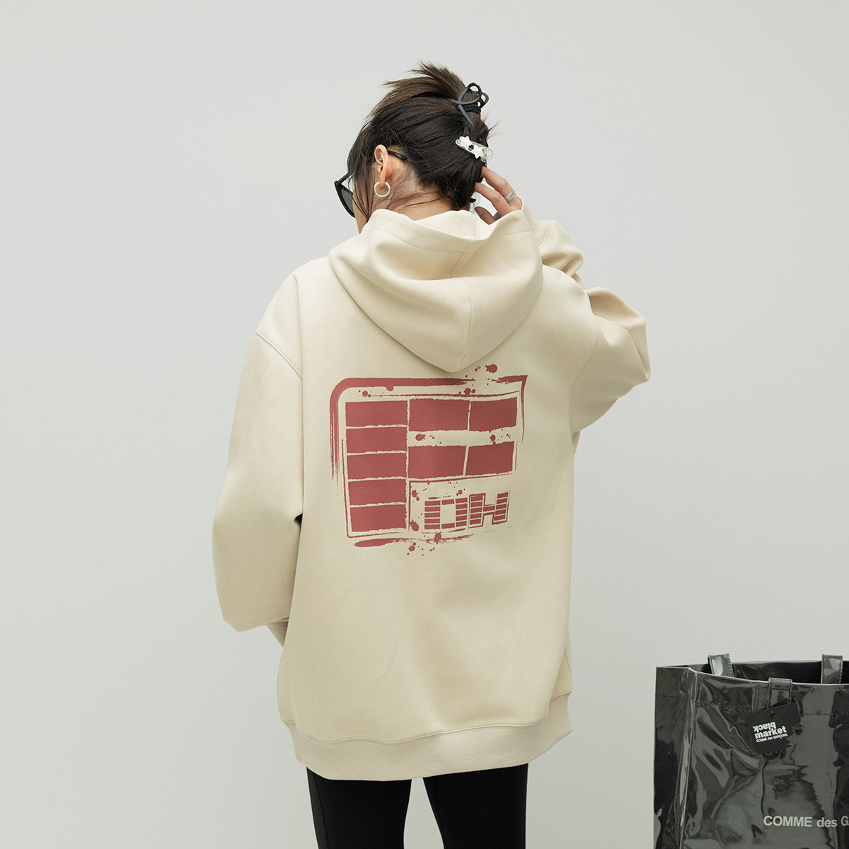 磨损字母印花连帽卫衣女图片