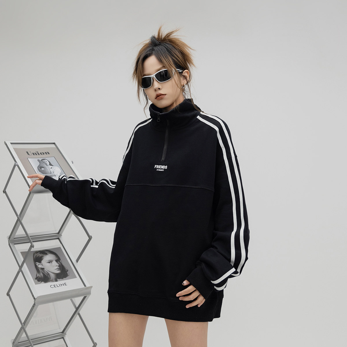 潮牌半拉领立领卫衣女图片
