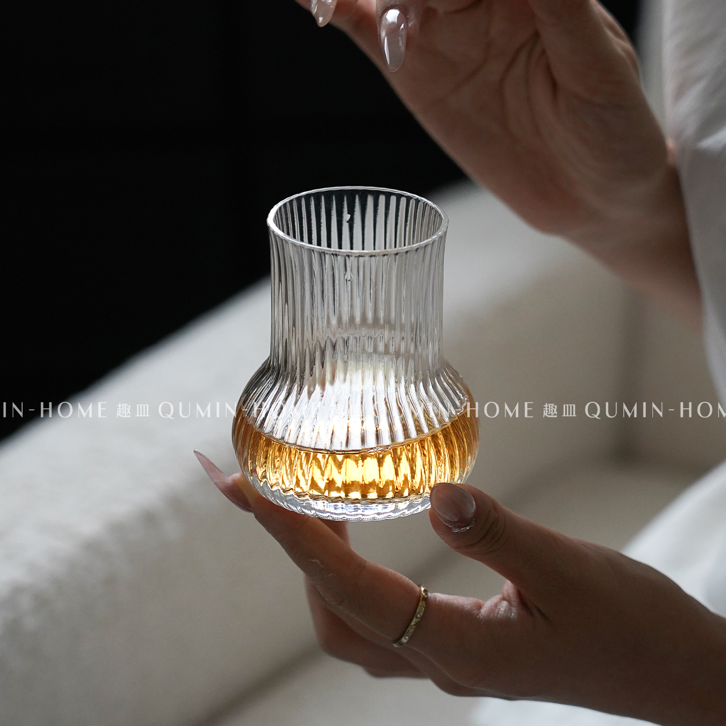 趣皿创意威士忌酒杯水晶玻璃杯闻香杯品鉴杯大肚洋酒杯子白兰地杯