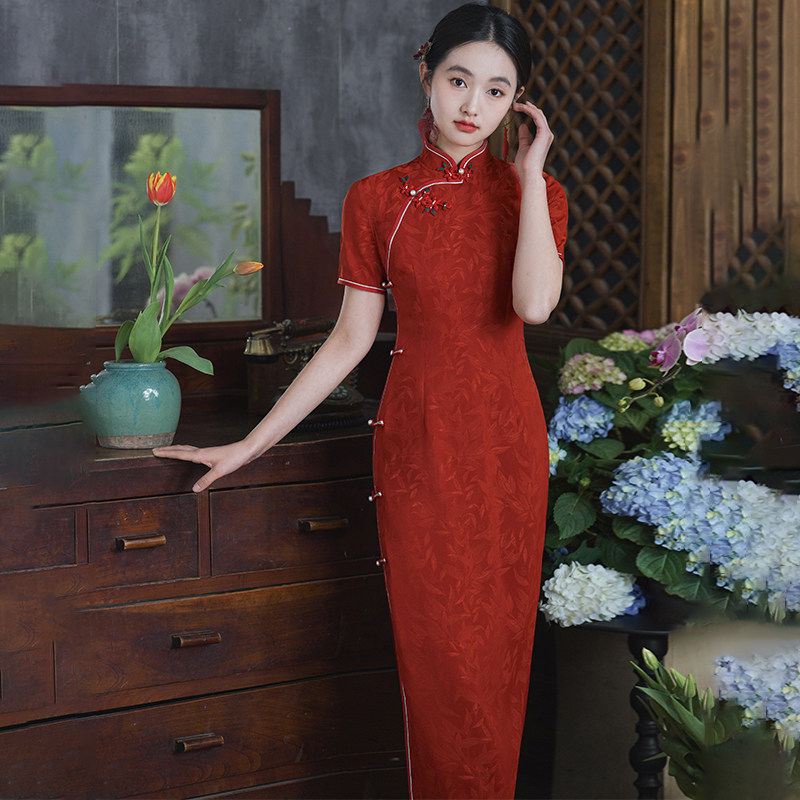 红色旗袍新中式夏季改良2025新款年轻款少女订婚敬酒服长款连衣裙
